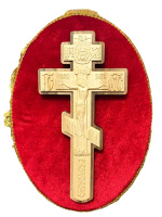 Крест выносной деревянный резной с подставкой (бархат) 20/38 см