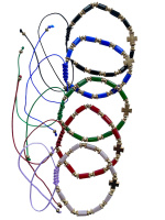 Браслет с крестом и стеклянными бусинами