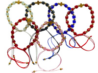 Браслет с крестом и стеклянными бусинами